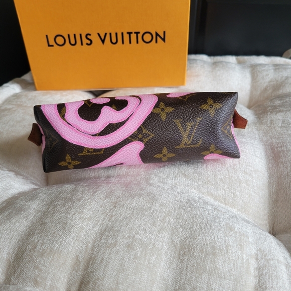 Louis Vuitton Cosmetic Pouch Pm - Picture 9 of 11